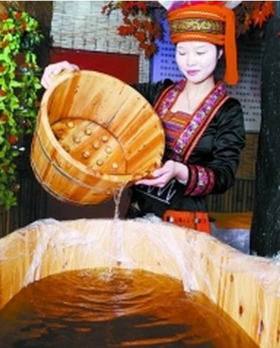 茶水?。菏蛊つw變得光滑細(xì)嫩